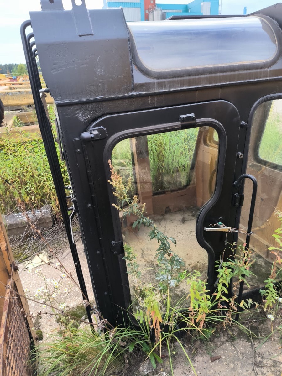 Кабина D355C Komatsu — фото 6